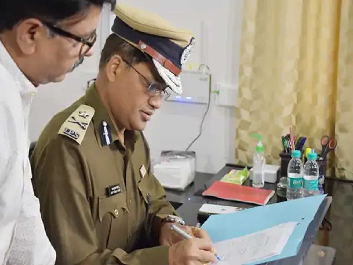 रायपुर के नए आईजी अजय यादव ने किया ज्वाइन : बस्तर के नक्सल प्रभावित इलाकों में बचपन बीता, तीन बार यूपीएससी की परीक्षा दी और बने आईपीएस